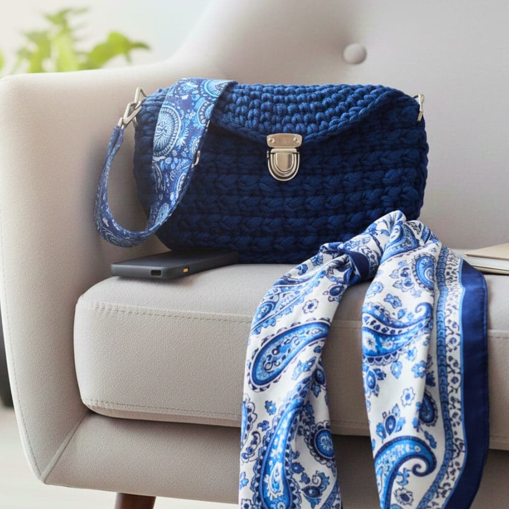 Modrá háčkovaná crossbody kabelka Bella s ladícím šátkem